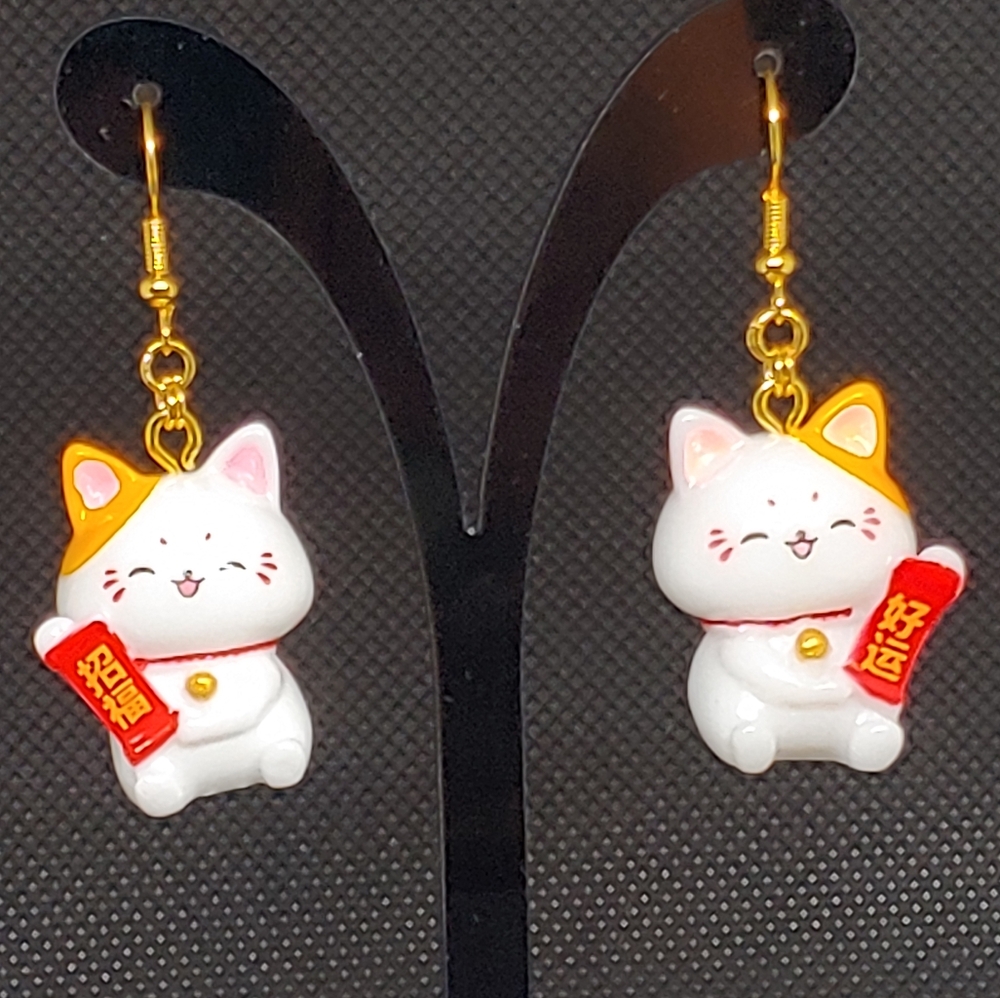 Lucky cat earrings - white